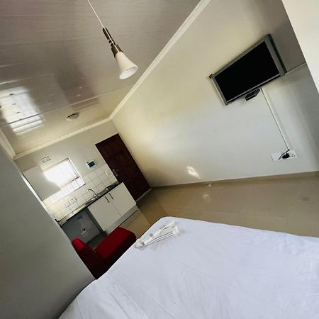 Victoria Guest Lodge เบลวิลล์ ภายนอก รูปภาพ